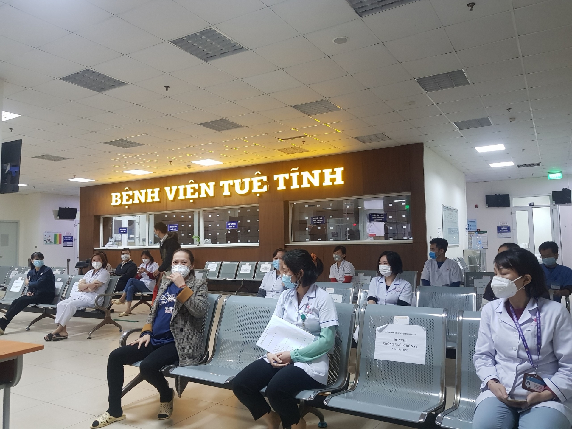 Hàng trăm cán bộ, nhân viên y tế Bệnh viện Tuệ Tĩnh bị nợ lương