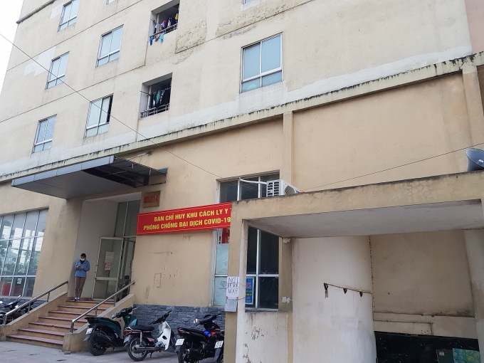 Công nhân "kêu trời" vì phải đi bộ 14,15 tầng do thang máy xuống cấp, gặp sự cố
