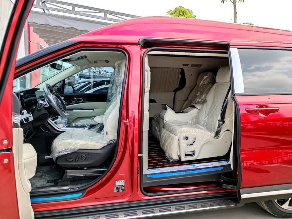 Cận cảnh Kia Carnival Royal với 2 chỗ ngồi hạng thương gia Cận cảnh Kia Carnival Royal với 2 chỗ ngồi hạng thương gia