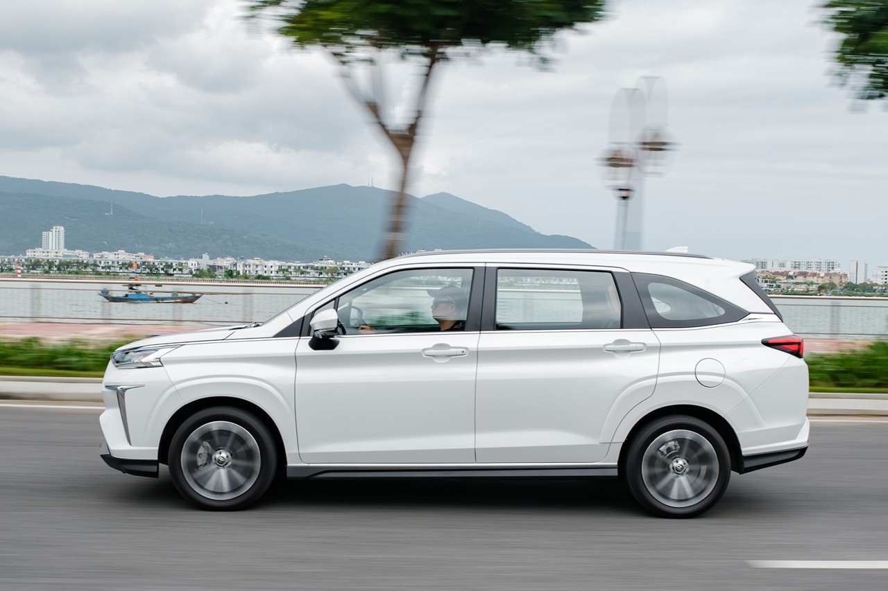 Hình chi tiết Toyota Veloz Cross Top giá 688 triệu đồng Hình chi tiết Toyota Veloz Cross Top giá 688 triệu đồng