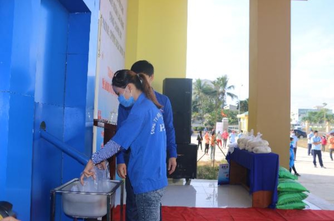 Khánh Hòa: Khai trương Công trình Thanh niên cây “ATM gạo nghĩa tình” khanh hoa khai truong cong trinh thanh nien cay atm gao nghia tinh