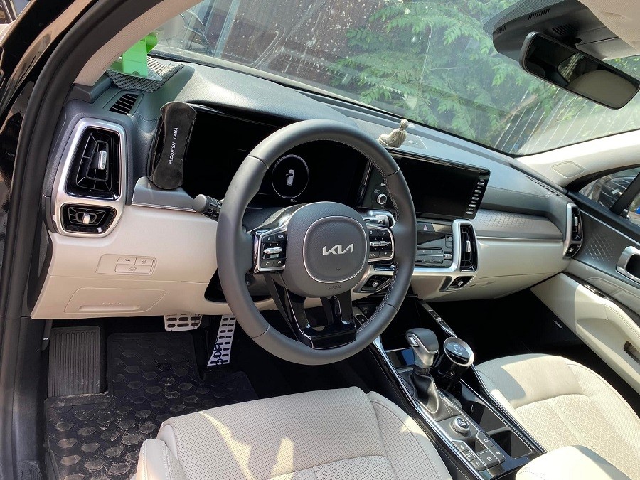 Kia Sorento "kênh" giá vì logo mới Kia Sorento "kênh" giá vì logo mới