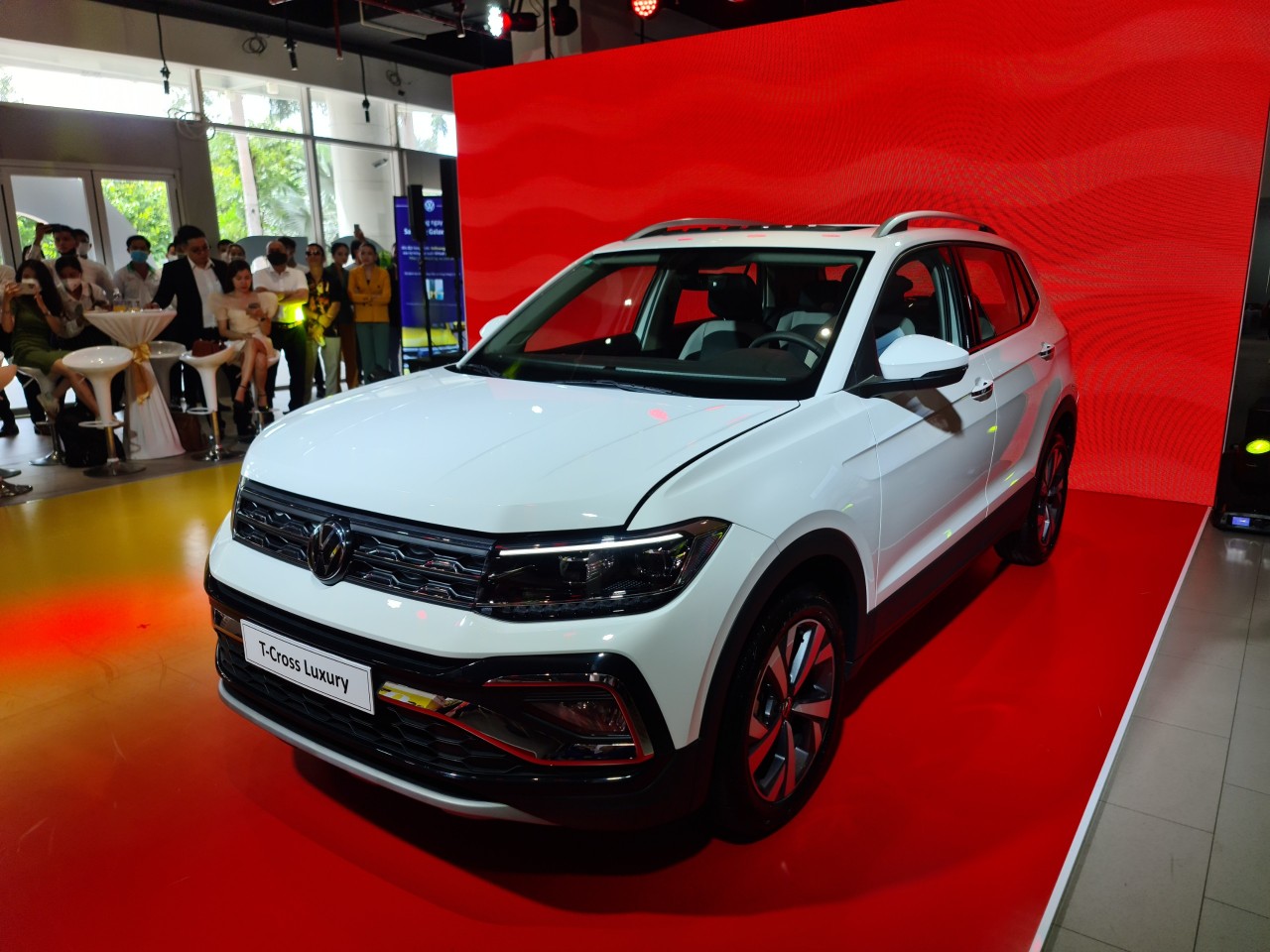 Giá lăn bánh Volkswagen T-Cross 2022 vừa ra mắt sáng nay