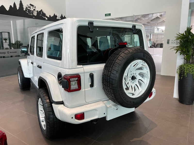 Jeep Wrangler Islander chính hãng có giá hơn 3,3 tỷ đồng Jeep Wrangler Islander chính hãng có giá hơn 3,3 tỷ đồng