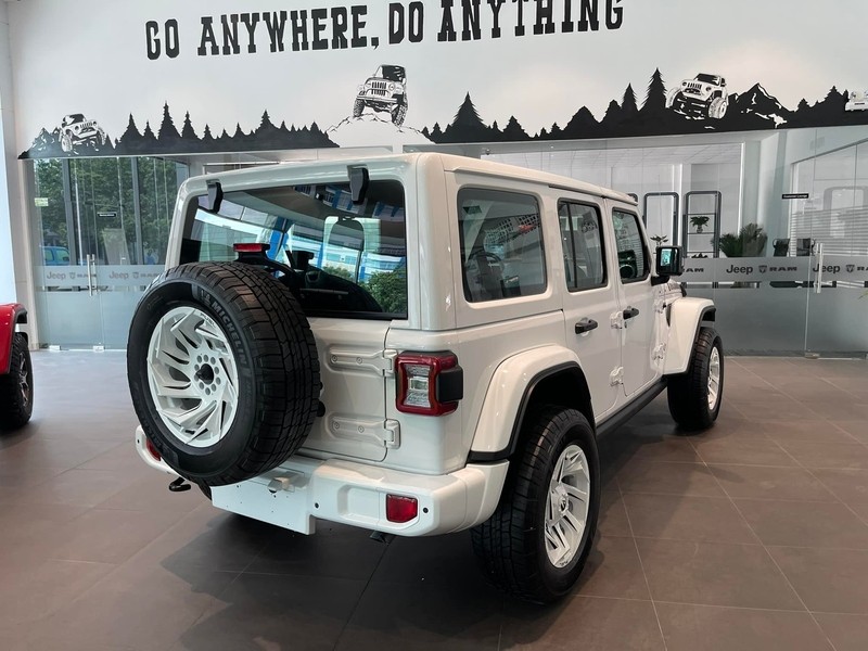 Jeep Wrangler Islander chính hãng có giá hơn 3,3 tỷ đồng Jeep Wrangler Islander chính hãng có giá hơn 3,3 tỷ đồng