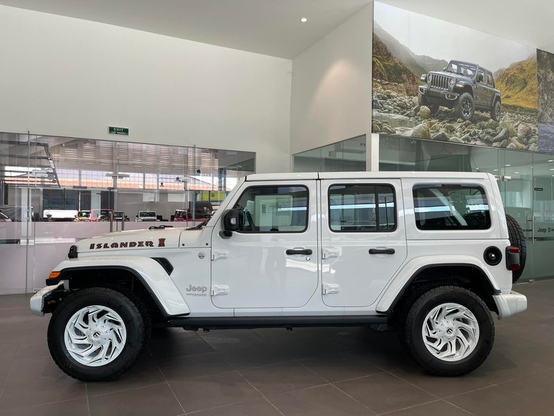 Jeep Wrangler Islander chính hãng có giá hơn 3,3 tỷ đồng Jeep Wrangler Islander chính hãng có giá hơn 3,3 tỷ đồng