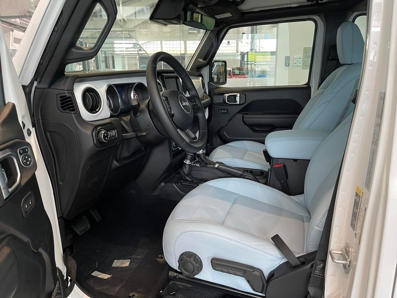 Jeep Wrangler Islander chính hãng có giá hơn 3,3 tỷ đồng Jeep Wrangler Islander chính hãng có giá hơn 3,3 tỷ đồng