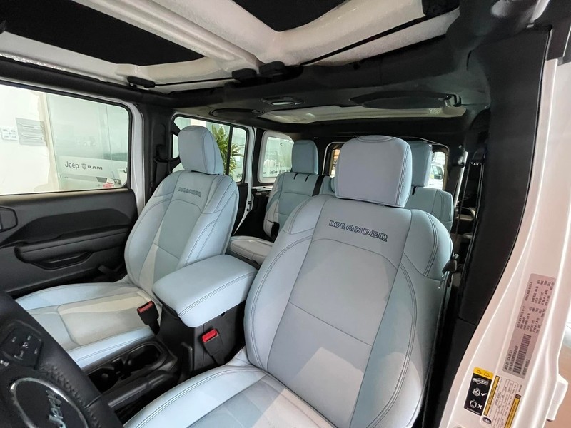 Jeep Wrangler Islander chính hãng có giá hơn 3,3 tỷ đồng Jeep Wrangler Islander chính hãng có giá hơn 3,3 tỷ đồng