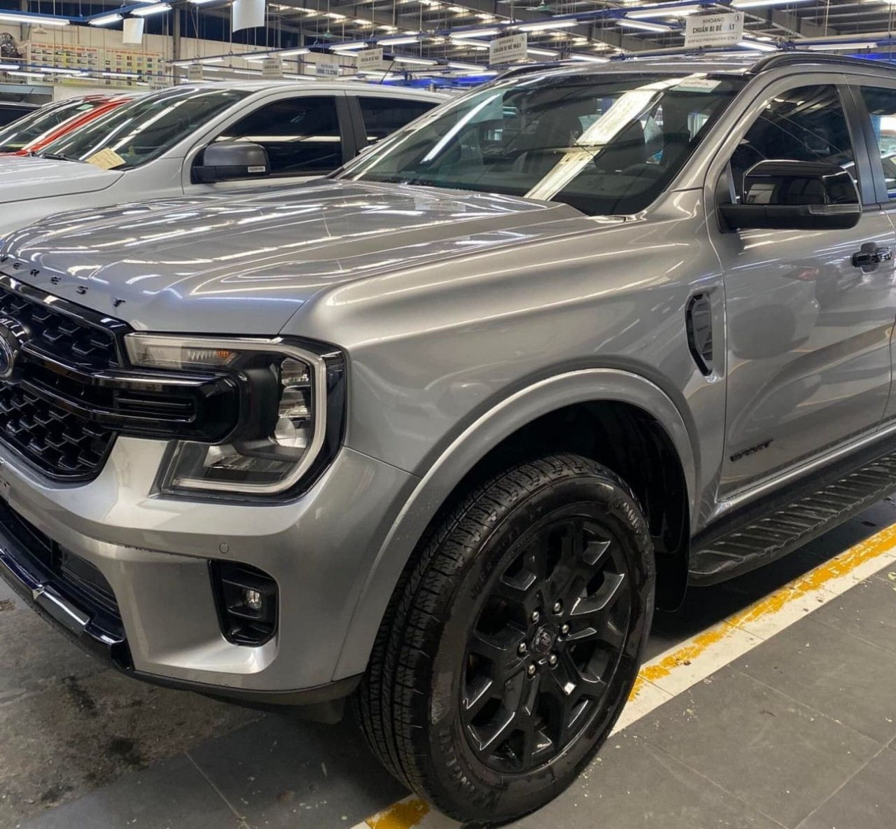 Bắt gặp Ford Everest 2023 phiên bản Sport và Titanium tại đại lý Bắt gặp Ford Everest 2023 phiên bản Sport và Titanium tại đại lý
