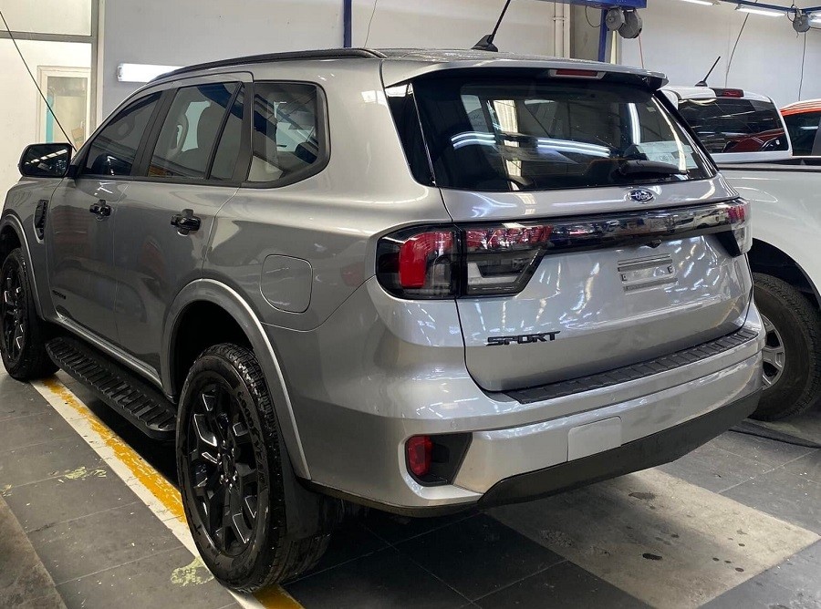 Bắt gặp Ford Everest 2023 phiên bản Sport và Titanium tại Bắt gặp Ford Everest 2023 phiên bản Sport và Titanium tại đại lý