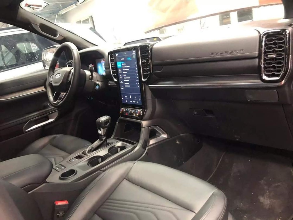 Bắt gặp Ford Everest 2023 phiên bản Sport và Titanium tại đại lý Bắt gặp Ford Everest 2023 phiên bản Sport và Titanium tại đại lý