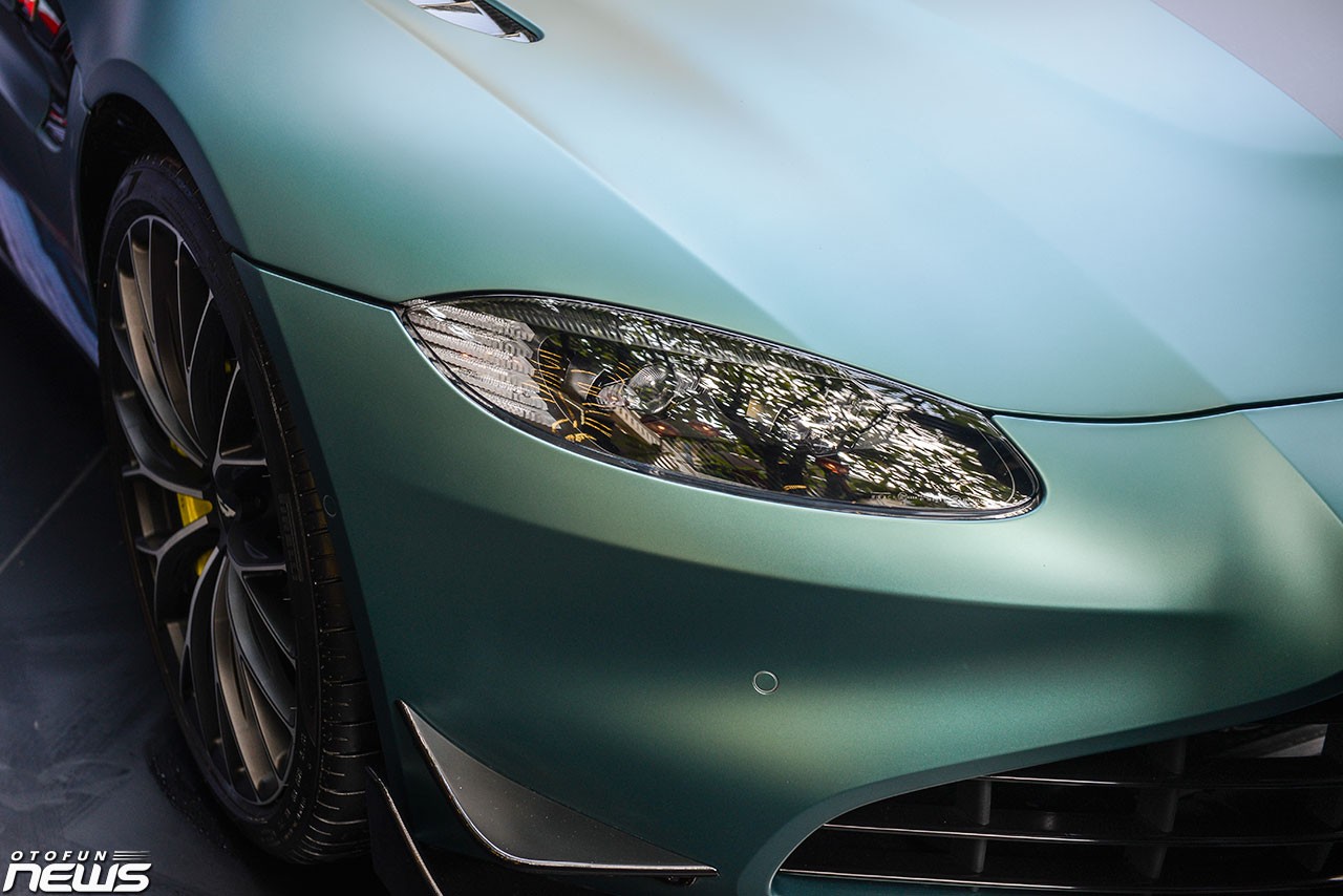 Bộ đôi hàng 'độc' Aston Martin Vantage F1 Edition và DB11 V8 Coupe ra mắt tại Việt Nam