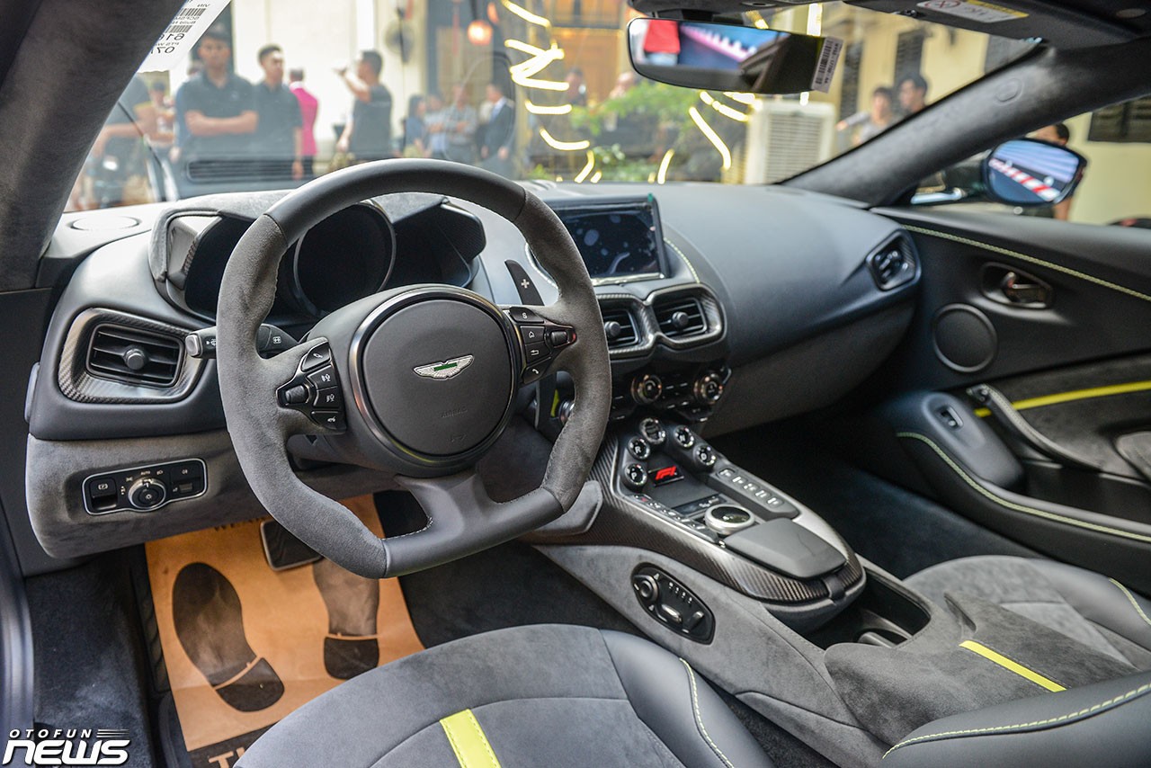 Bộ đôi hàng 'độc' Aston Martin Vantage F1 Edition và DB11 V8 Coupe ra mắt tại Việt Nam