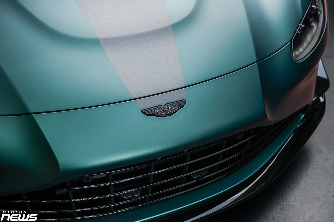 Bộ đôi hàng 'độc' Aston Martin Vantage F1 Edition và DB11 V8 Coupe ra mắt tại Việt Nam