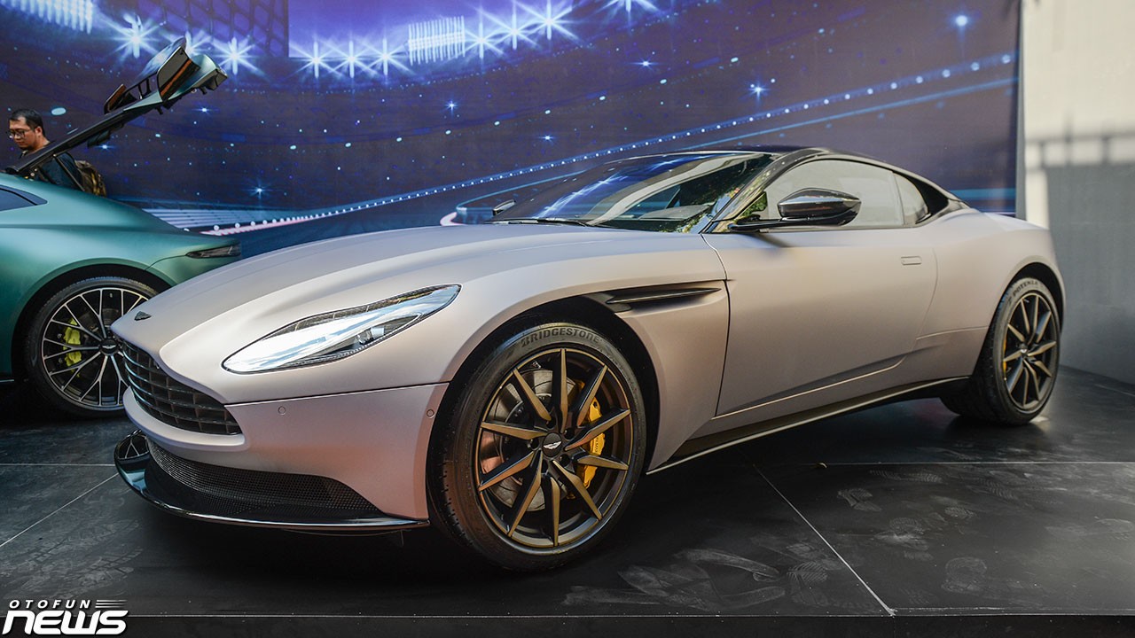 Bộ đôi hàng 'độc' Aston Martin Vantage F1 Edition và DB11 V8 Coupe ra mắt tại Việt Nam