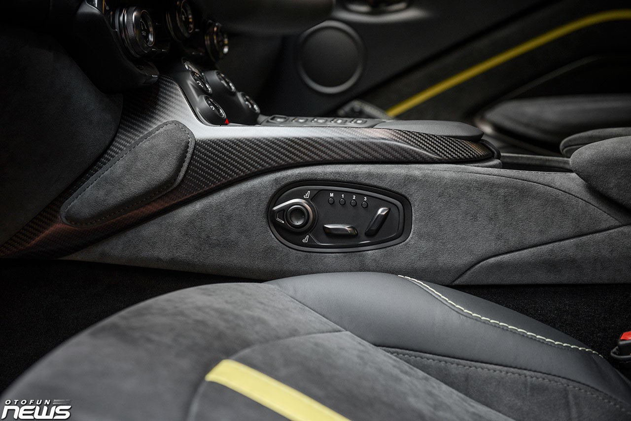 Bộ đôi hàng 'độc' Aston Martin Vantage F1 Edition và DB11 V8 Coupe ra mắt tại Việt Nam