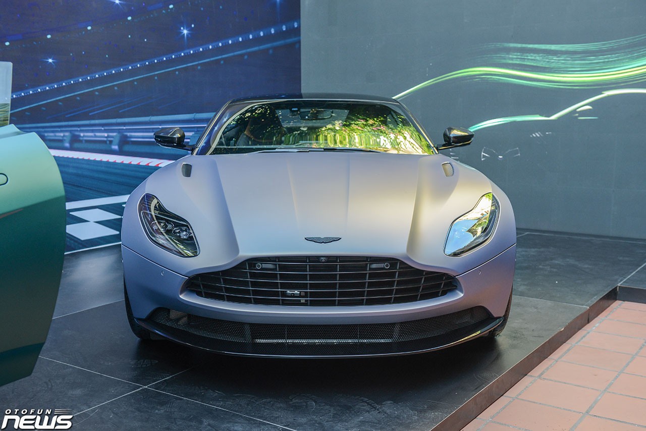 Bộ đôi hàng 'độc' Aston Martin Vantage F1 Edition và DB11 V8 Coupe ra mắt tại Việt Nam