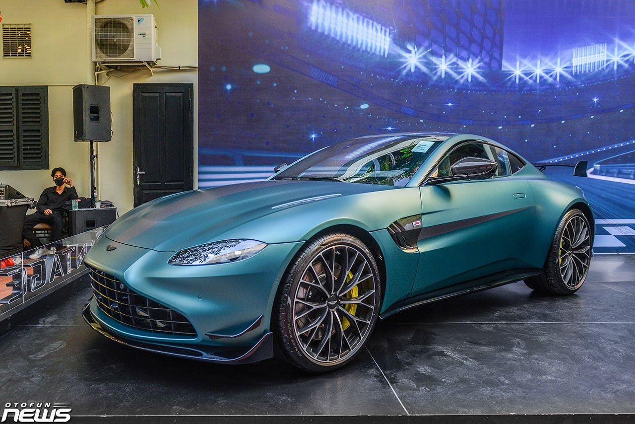 Bộ đôi hàng 'độc' Aston Martin Vantage F1 Edition và DB11 V8 Coupe ra mắt tại Việt Nam