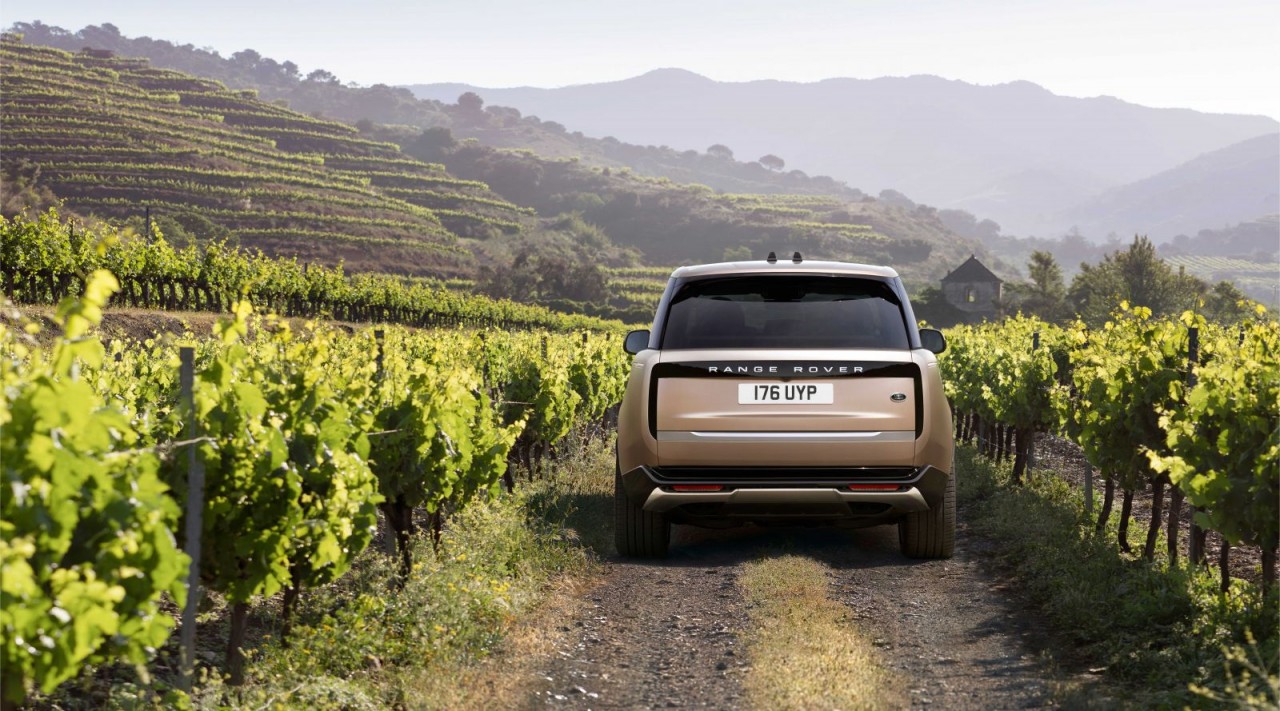 Range Rover mới ra mắt, về Việt Nam giá từ 10,879 tỷ đồng