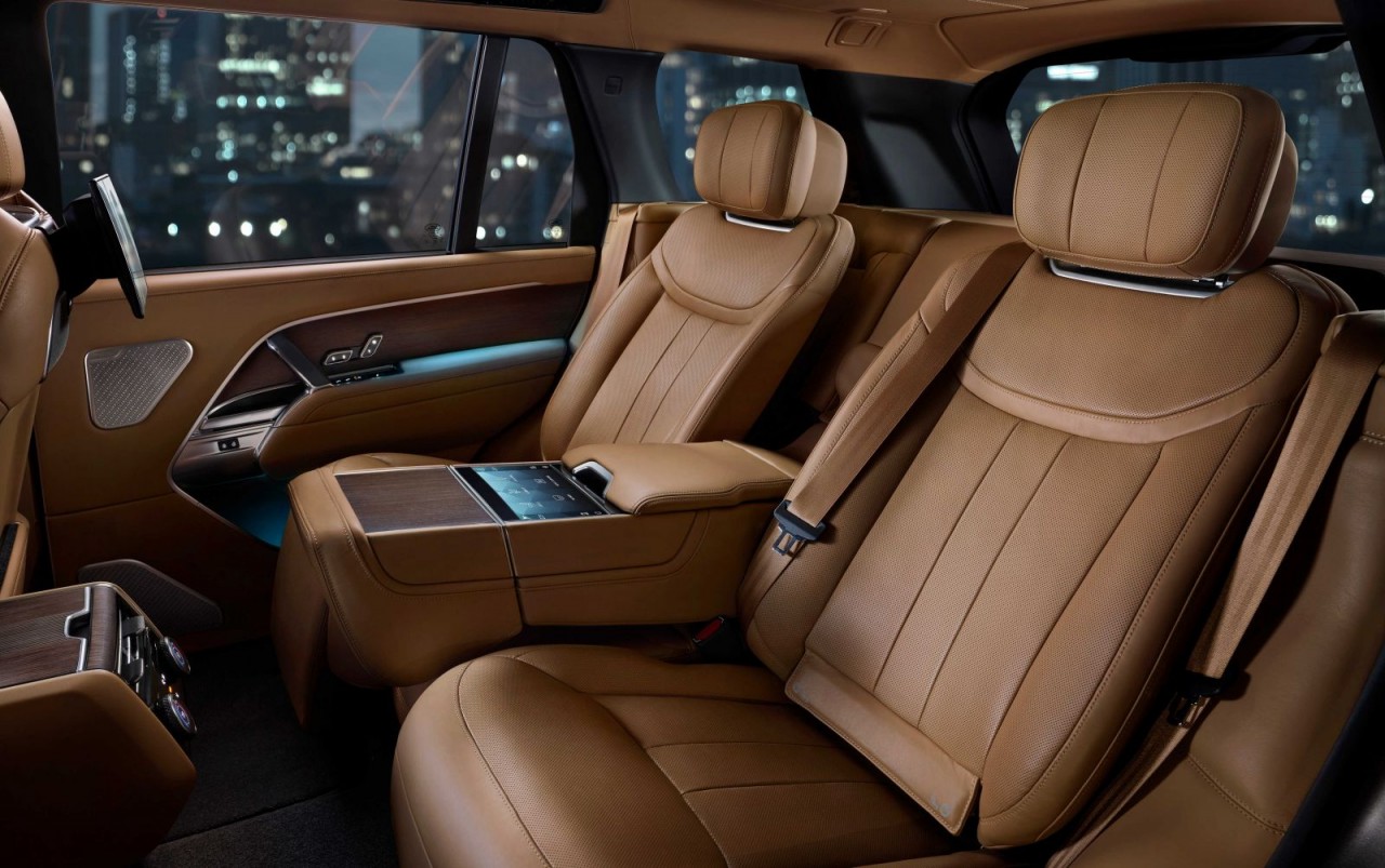 Range Rover mới ra mắt, về Việt Nam giá từ 10,879 tỷ đồng