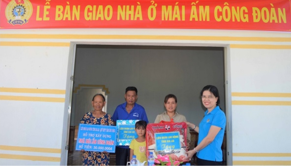 Hơn 1,2 tỉ đồng chăm lo nhà ở cho đoàn viên và người lao động nghèo năm 2019 hon 12 ti dong cham lo nha o cho doan vien va nguoi lao dong ngheo nam 2019