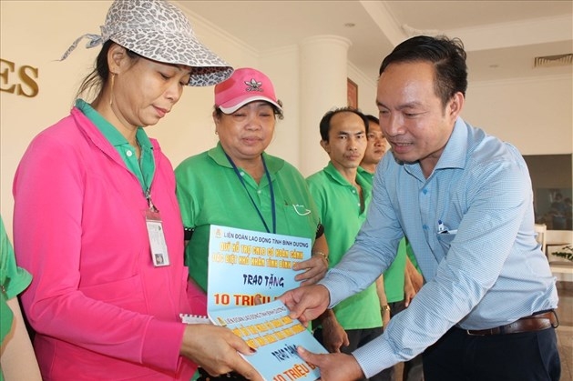 “Quỹ hỗ trợ CNLĐ có hoàn cảnh đặc biệt khó khăn tỉnh Bình Dương” là mô hình nhân ái cần nhân rộng