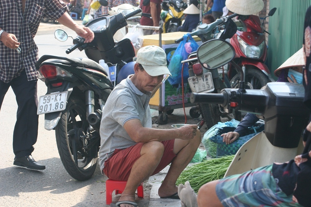 Còn nhiều người tại TPHCM vẫn chủ quan lơ là với Covid- 19 Còn nhiều người tại TPHCM vẫn chủ quan lơ là với Covid- 19