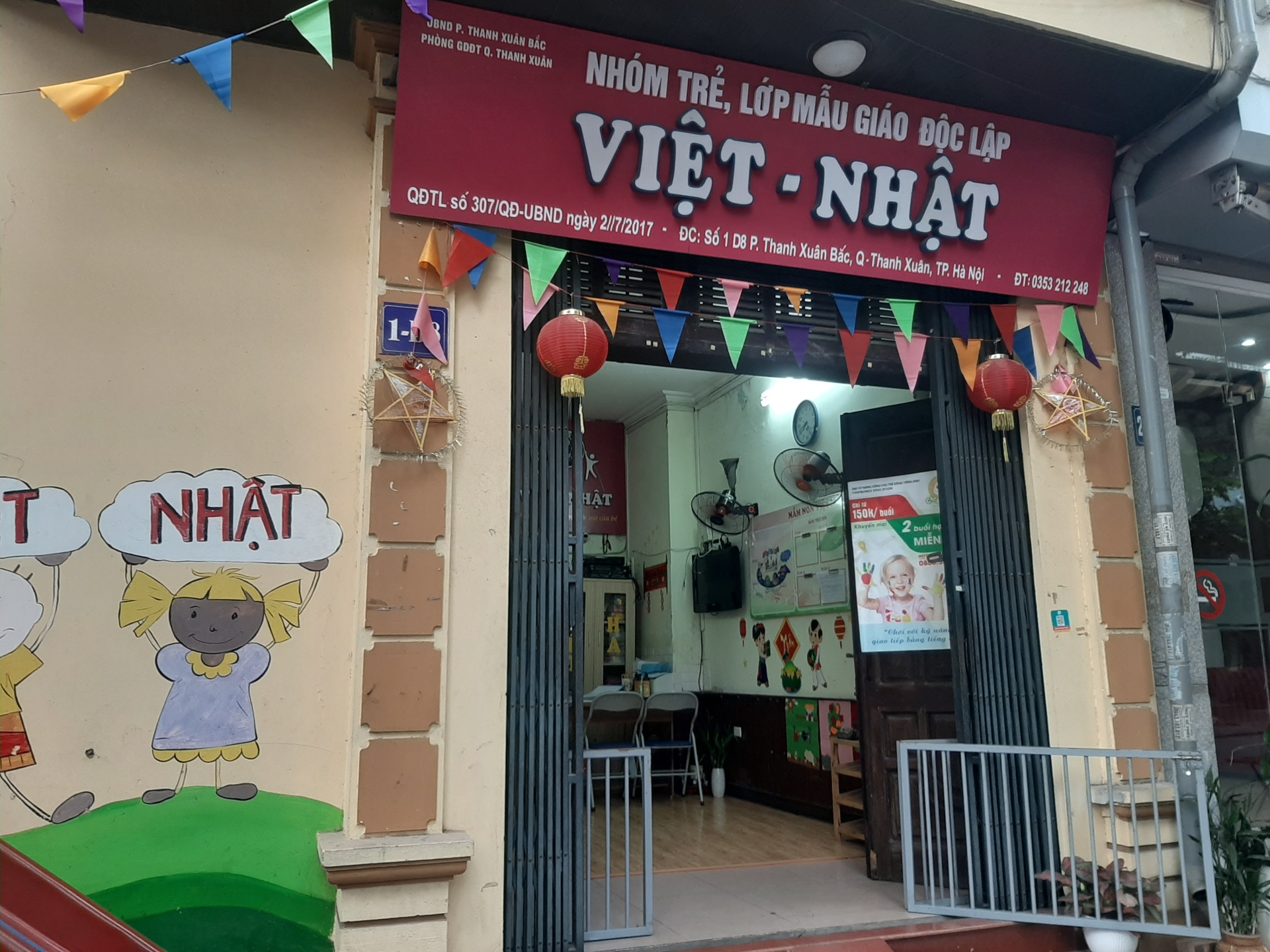 phu huynh giao vien trong ngay hoc sinh mam non tieu hoc tro lai truong