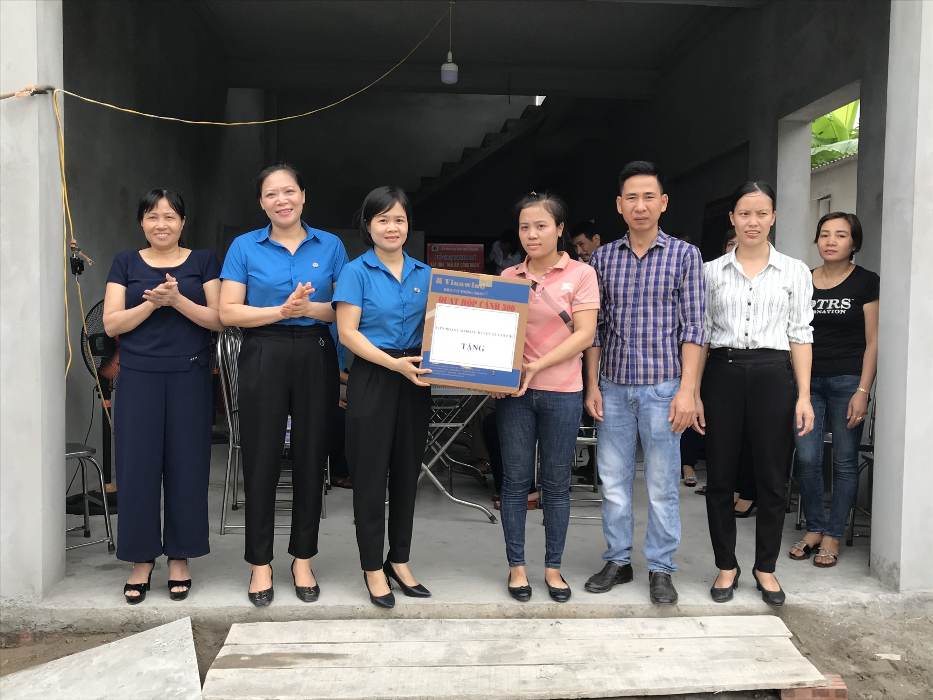 Niềm vui lại đến với đoàn viên có hoàn cảnh khó khăn về nhà ở niem vui lai den voi doan vien co hoan canh kho khan ve nha o