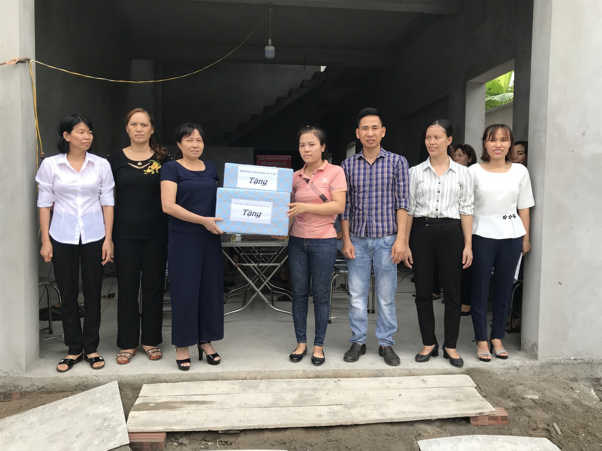 Niềm vui lại đến với đoàn viên có hoàn cảnh khó khăn về nhà ở niem vui lai den voi doan vien co hoan canh kho khan ve nha o