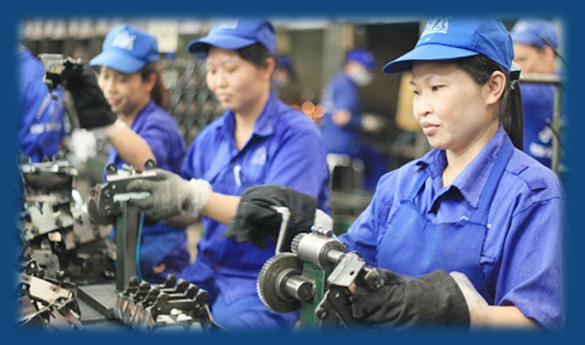 "Đi làm cũng phải đẹp" "Đi làm cũng phải đẹp"