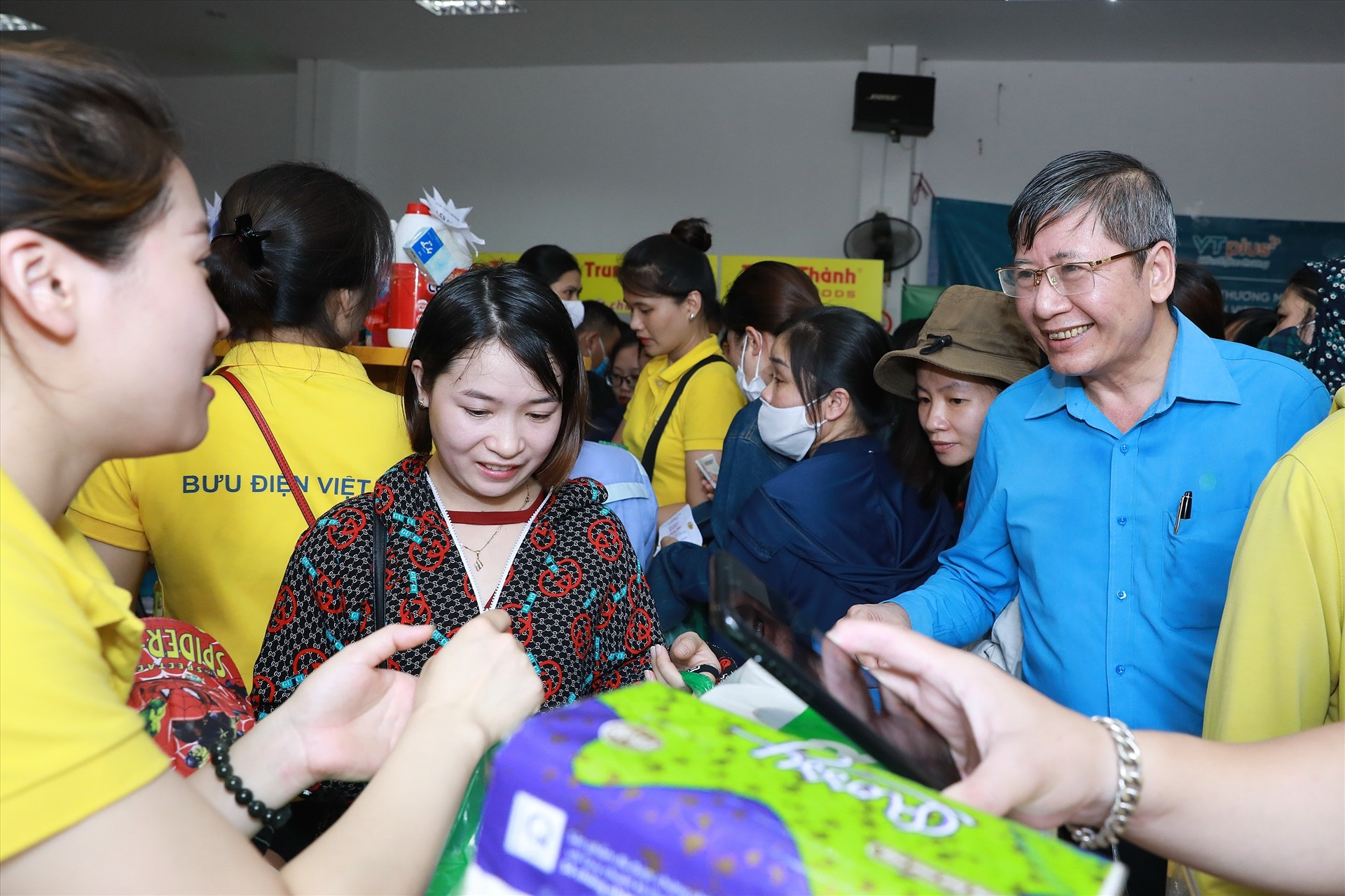 Đối thoại tốt để người sử dụng lao động và công nhân đồng cảm, chia sẻ, cùng vượt khó Đối thoại tốt để người sử dụng lao động và công nhân đồng cảm, chia sẻ, cùng vượt khó