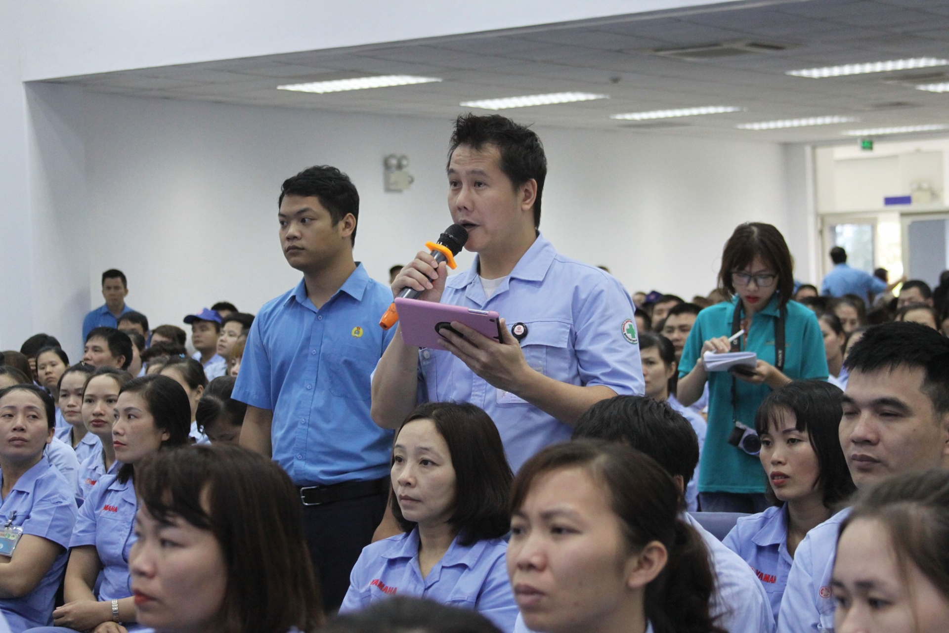 Đối thoại tốt để người sử dụng lao động và công nhân đồng cảm, chia sẻ, cùng vượt khó Đối thoại tốt để người sử dụng lao động và công nhân đồng cảm, chia sẻ, cùng vượt khó