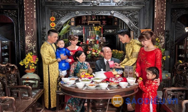 Đi chơi Tết và                                                         chúc Tết