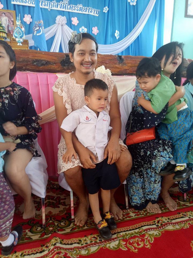 gia dinh cong nhan don than kho khan va tinh thuong yeu
