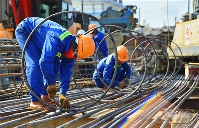 Đâu là ý nghĩa cuộc sống người                                           công nhân?