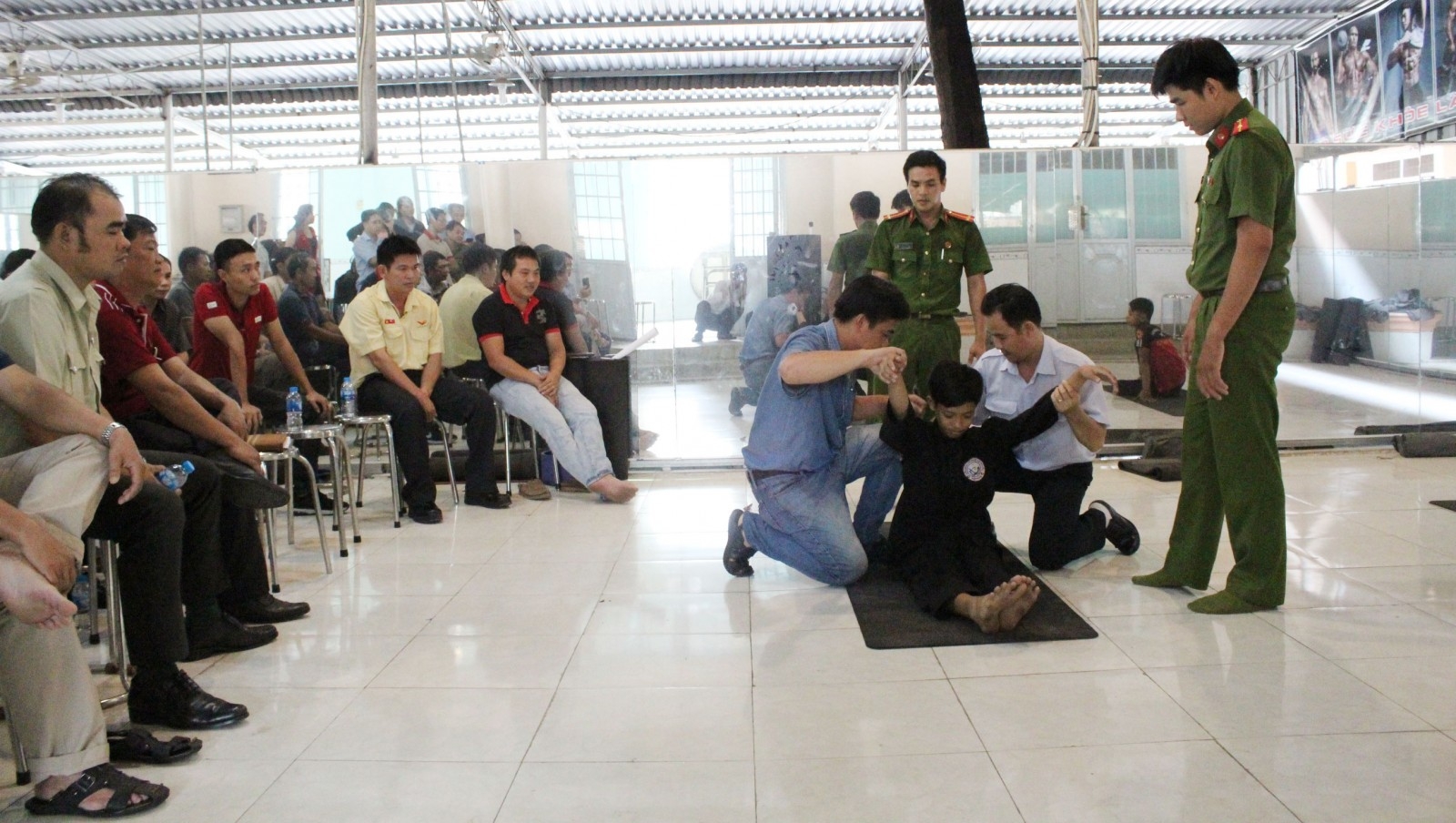 Truyền thông pháp luật công đoàn chú trọng các tình huống thực tế truyen thong phap luat cong doan chu trong cac tinh huong thuc te