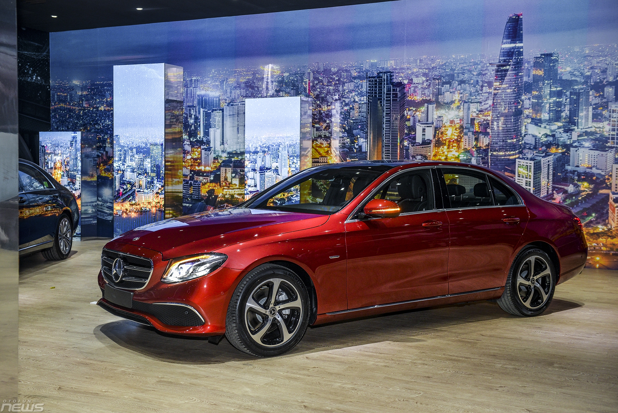 Mercedes-Benz Việt Nam tiếp tục hỗ trợ 50% phí trước bạ