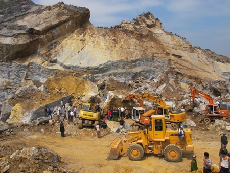 Sai phạm về đảm bảo an toàn lao động trong khai thác đá Sai phạm về đảm bảo an toàn lao động trong khai thác đá