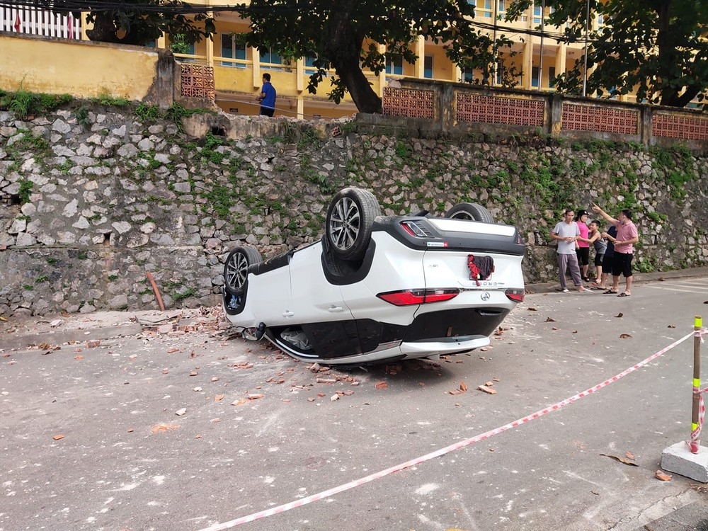 Tại sao có cảnh báo tiền va chạm PCS, Toyota Corolla Cross vẫn tông xuyên tường?