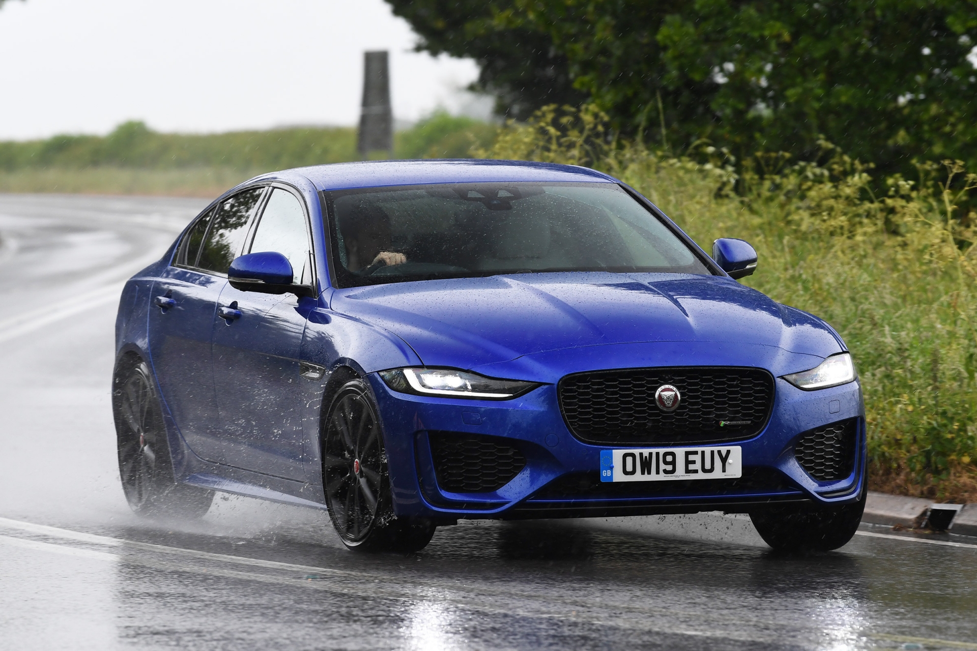 Jaguar Land Rover lại phải đóng cửa nhà máy vì Covid-19 Jaguar Land Rover lại phải đóng cửa nhà máy vì Covid-19