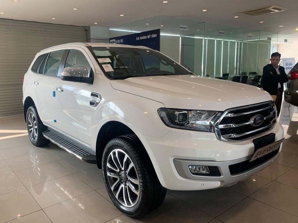 Ford Everest đang giảm giá gần 80 triệu đồng tại đại lý