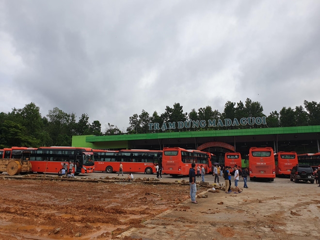 Đèo Bảo Lộc sạt lở nghiêm trọng khiến giao thông tê liệt deo bao loc sat lo nghiem trong khien giao thong te liet
