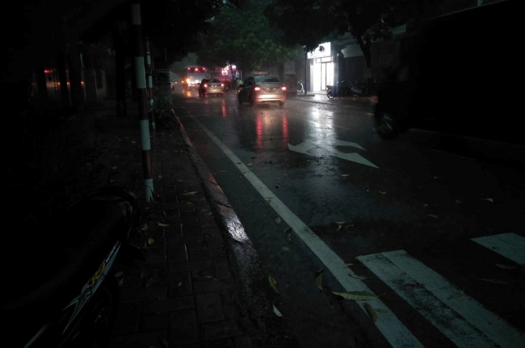 chum anh ha noi bong toi den nhu muc truoc con mua lon