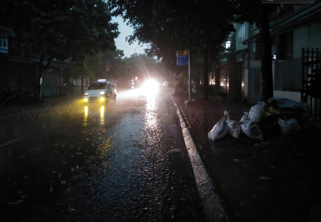 chum anh ha noi bong toi den nhu muc truoc con mua lon