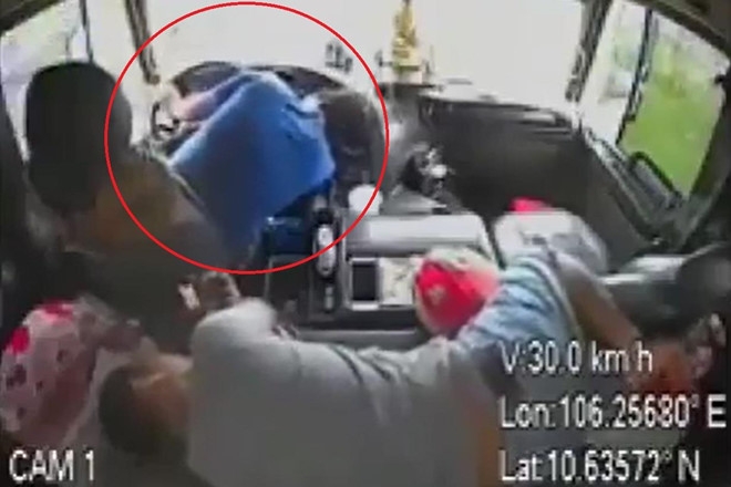 tai xe dot quy bat ngo phu xe kip danh lai o to vao le