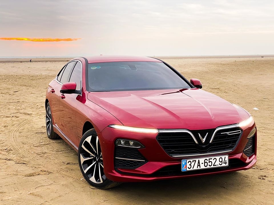 VinFast Lux A2.0 ‘vượt mặt’ Toyota Camry trong tầm giá xe 1 tỷ đồng VinFast Lux A2.0 ‘vượt mặt’ Toyota Camry trong tầm giá xe 1 tỷ đồng