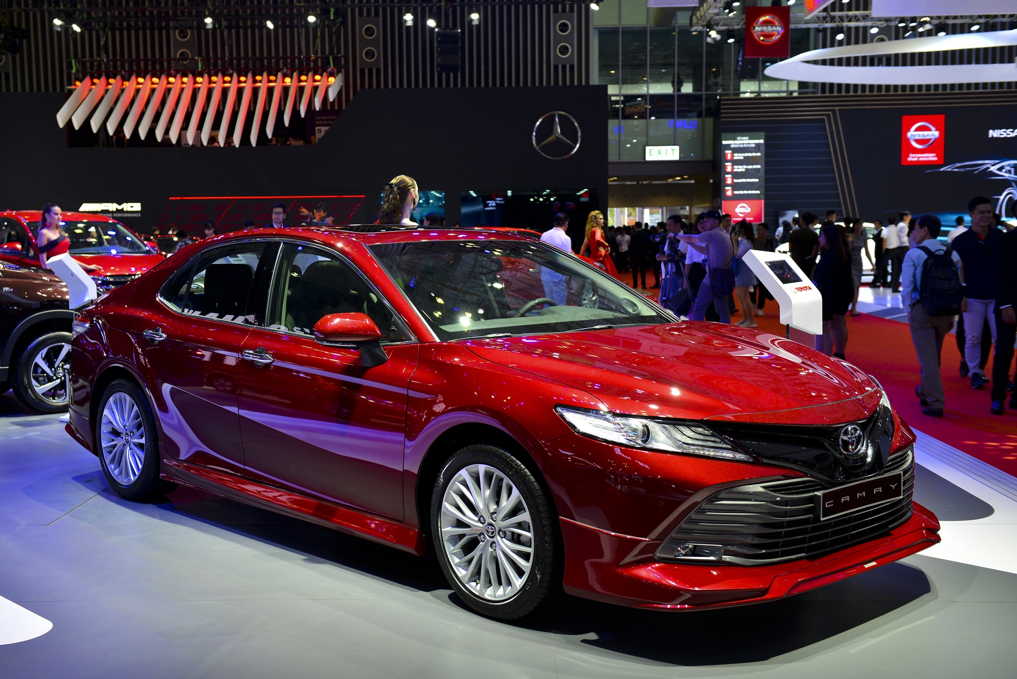 VinFast Lux A2.0 ‘vượt mặt’ Toyota Camry trong phân khúc Sedan 1 tỷ đồng VinFast Lux A2.0 ‘vượt mặt’ Toyota Camry trong phân khúc Sedan 1 tỷ đồng