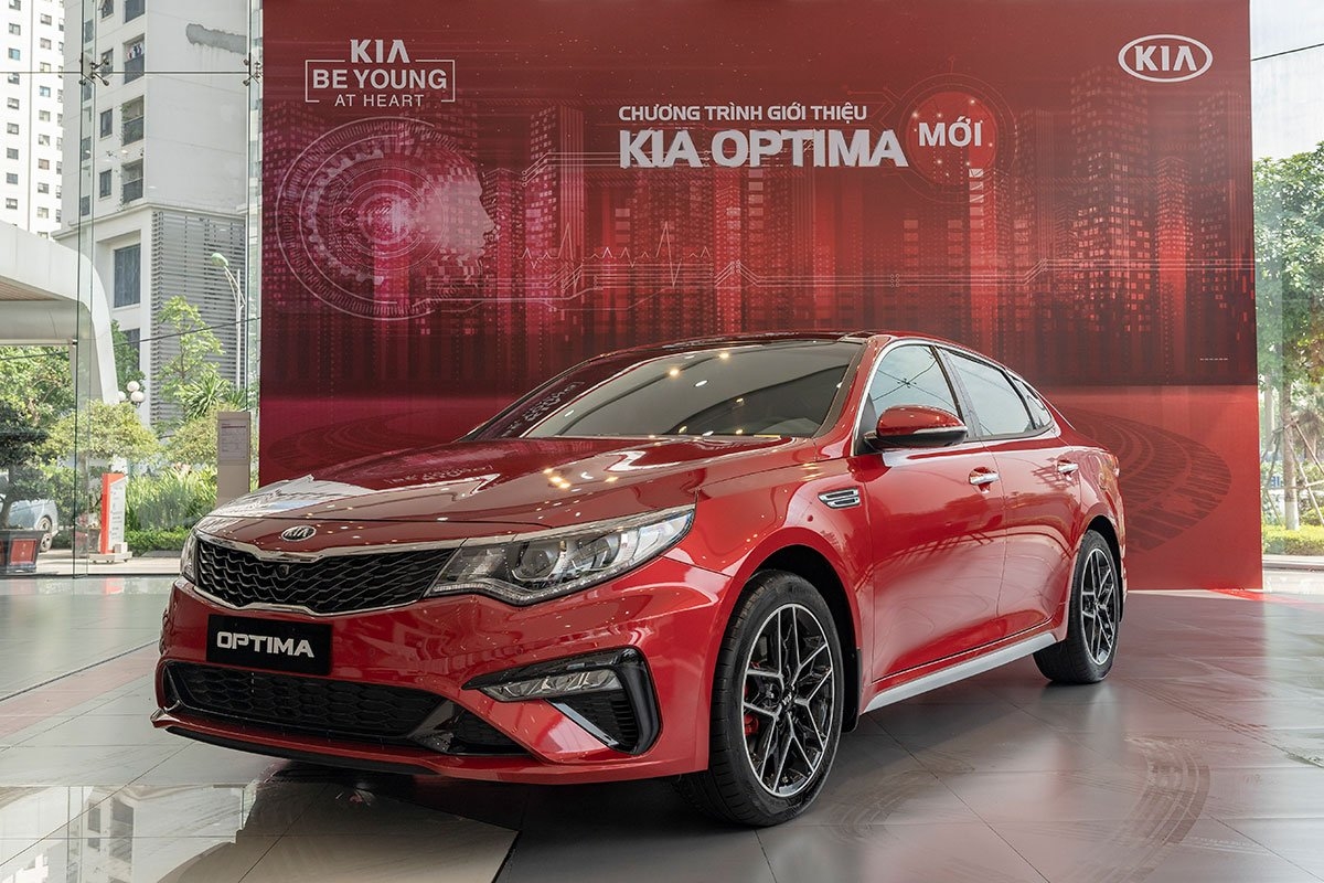 VinFast Lux A2.0 ‘vượt mặt’ Toyota Camry trong phân khúc Sedan 1 tỷ đồng VinFast Lux A2.0 ‘vượt mặt’ Toyota Camry trong phân khúc Sedan 1 tỷ đồng