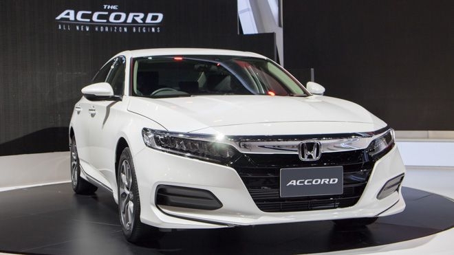 VinFast Lux A2.0 ‘vượt mặt’ Toyota Camry trong phân khúc Sedan 1 tỷ đồng VinFast Lux A2.0 ‘vượt mặt’ Toyota Camry trong phân khúc Sedan 1 tỷ đồng